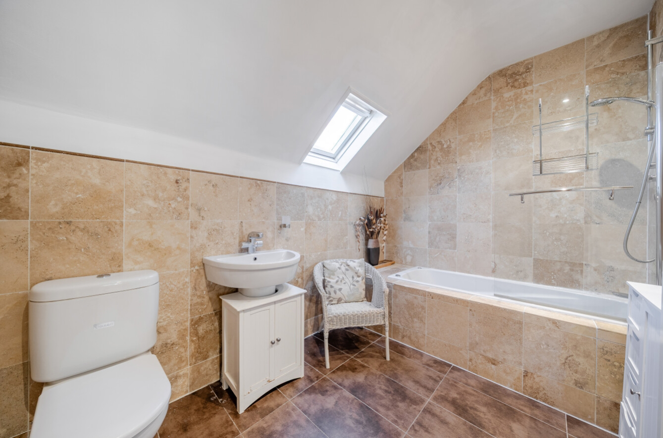 Bilton Grove Avenue, Harrogate HG1 4HJ, photo 17