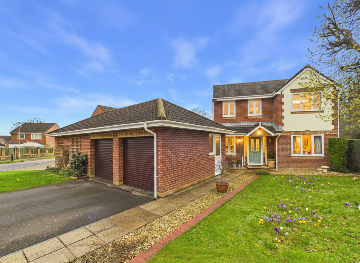 Blenheim Drive, Willand, Cullompton, Devon, EX15