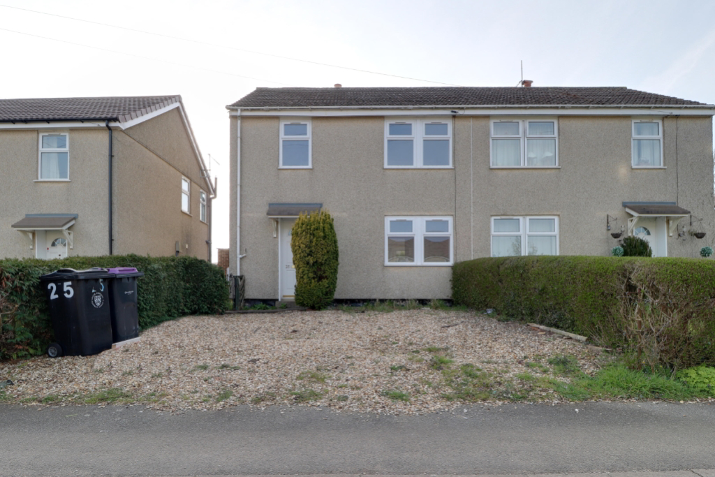The Close, Woolsthorpe by Colsterworth, Grantham, Lincs, photo 3
