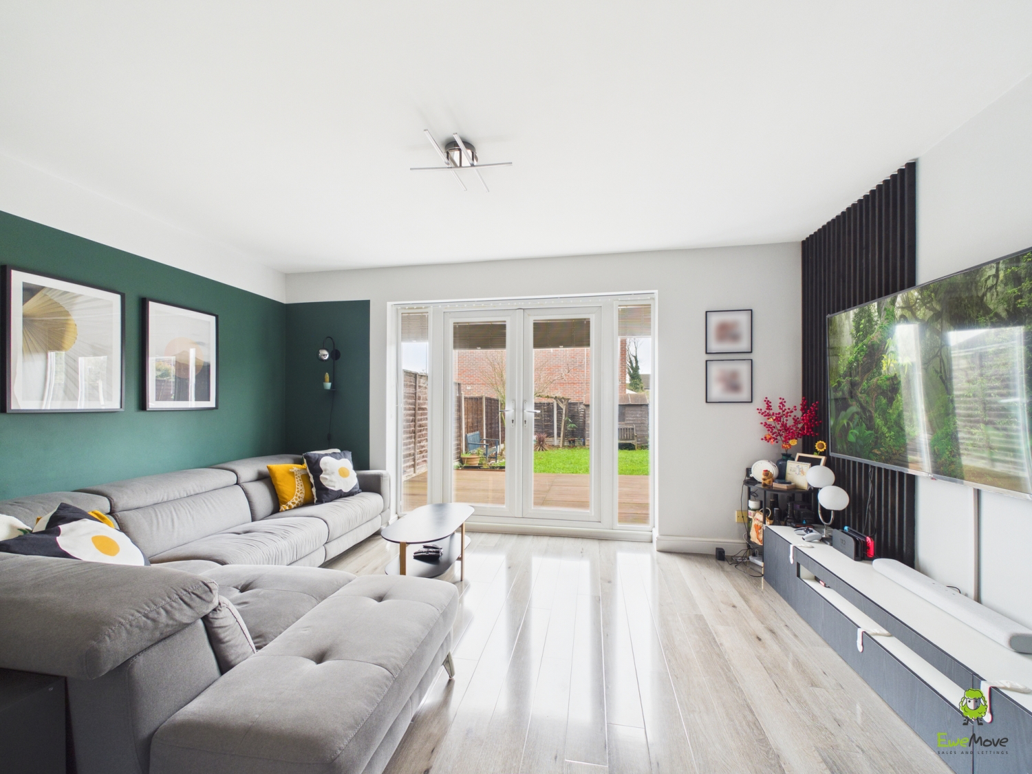 SLADE GREEN ROAD, ERITH, DA8