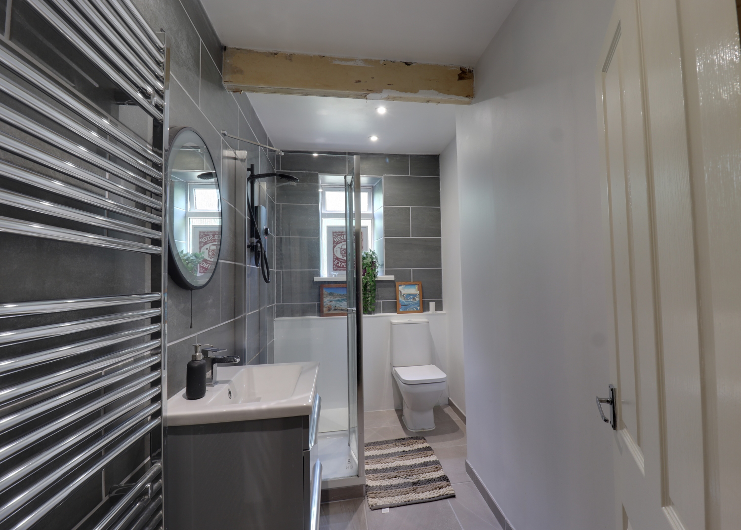 560 Rochdale Road, Todmorden, photo 10