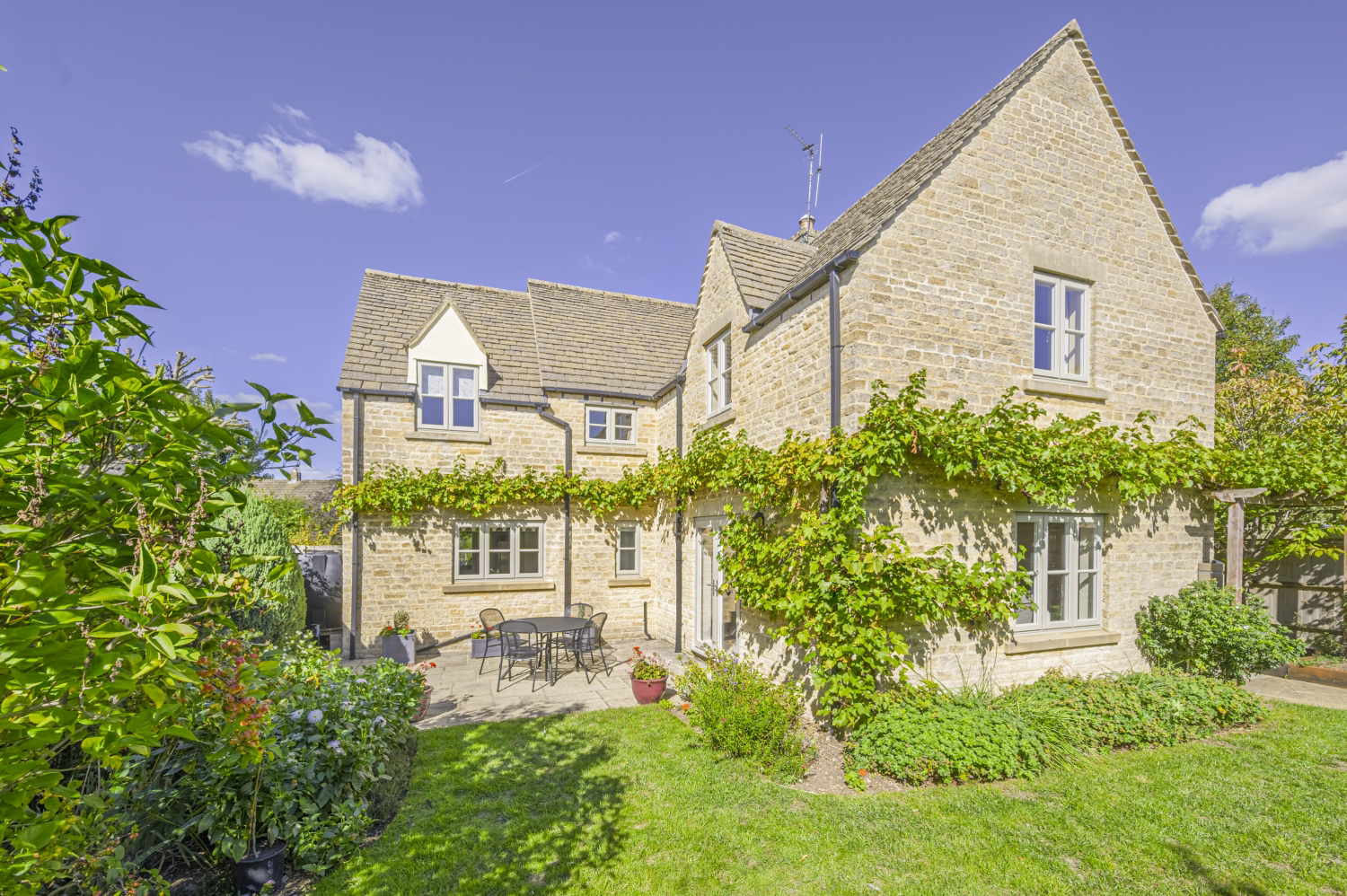 The Secret Garden, South Cerney GL7 6LZ, photo 2