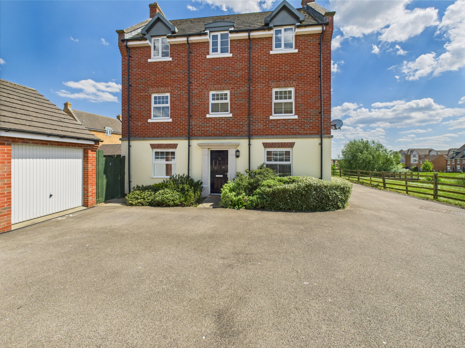 32 ARDEN CLOSE, CORBY