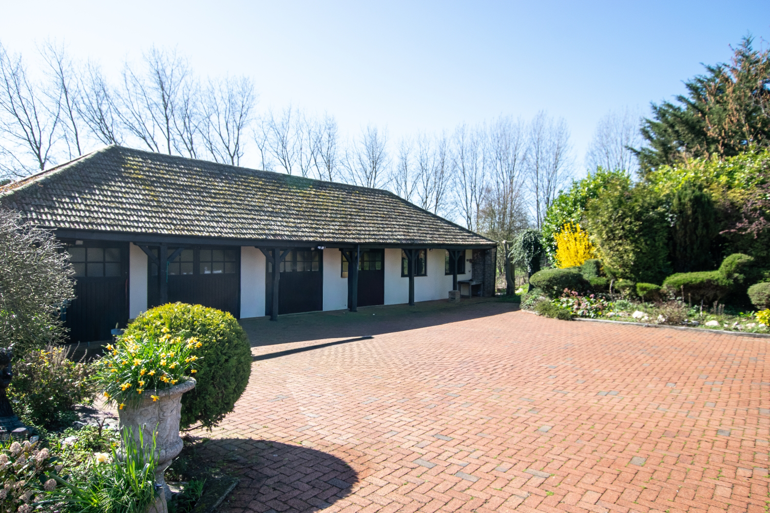 Barrow Hall Farmhouse, Barrow Hall Road, Little Wakering, Southend on Sea, Essex, SS3 0QS, photo 2