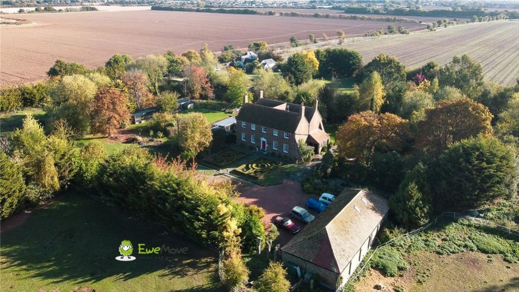 Barrow Hall Farmhouse, Barrow Hall Road, Little Wakering, Southend on Sea, Essex, SS3 0QS, photo 15