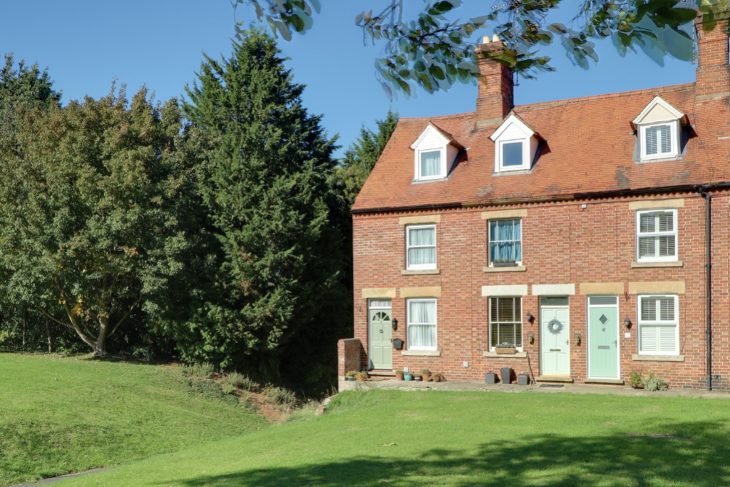 New Row, Bourne Road, Corby Glen, Grantham, Lincs, photo 2