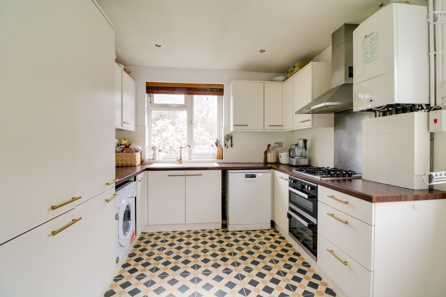 Woodside Court, Woodside Avenue, London, N12, photo 6