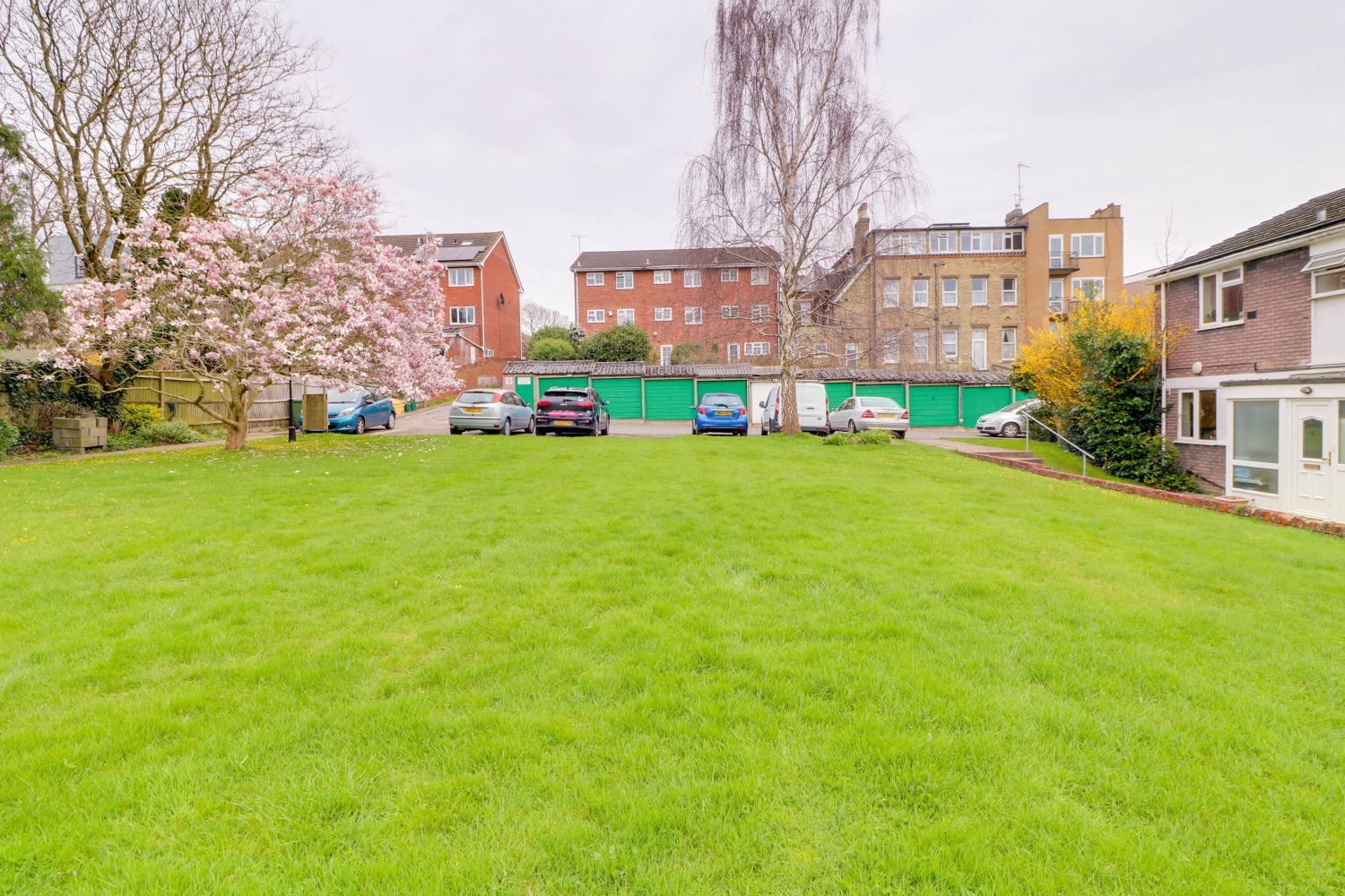 Woodside Court, Woodside Avenue, London, N12
