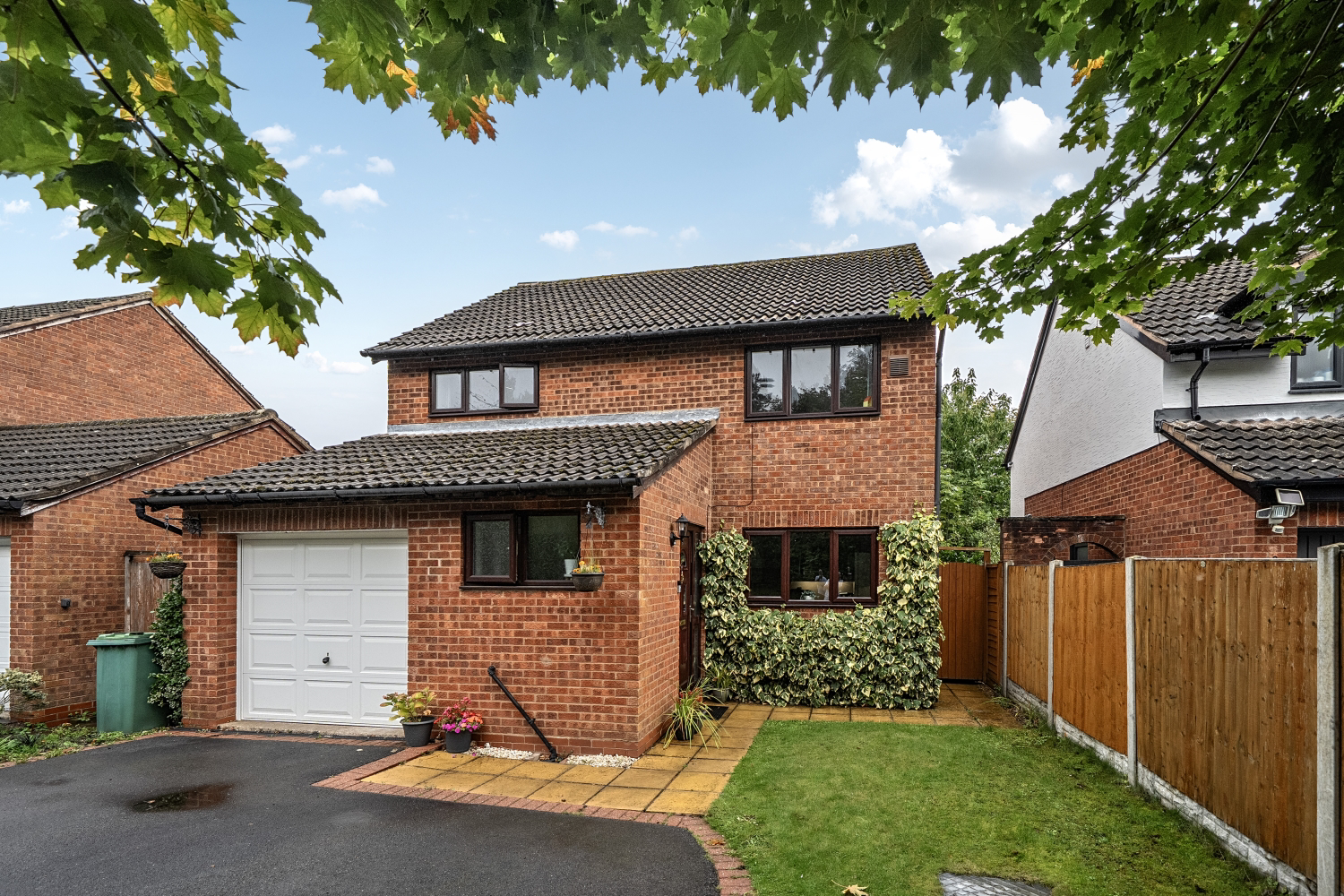 Kemerton Way, Monkspath, Solihull B90 4XG