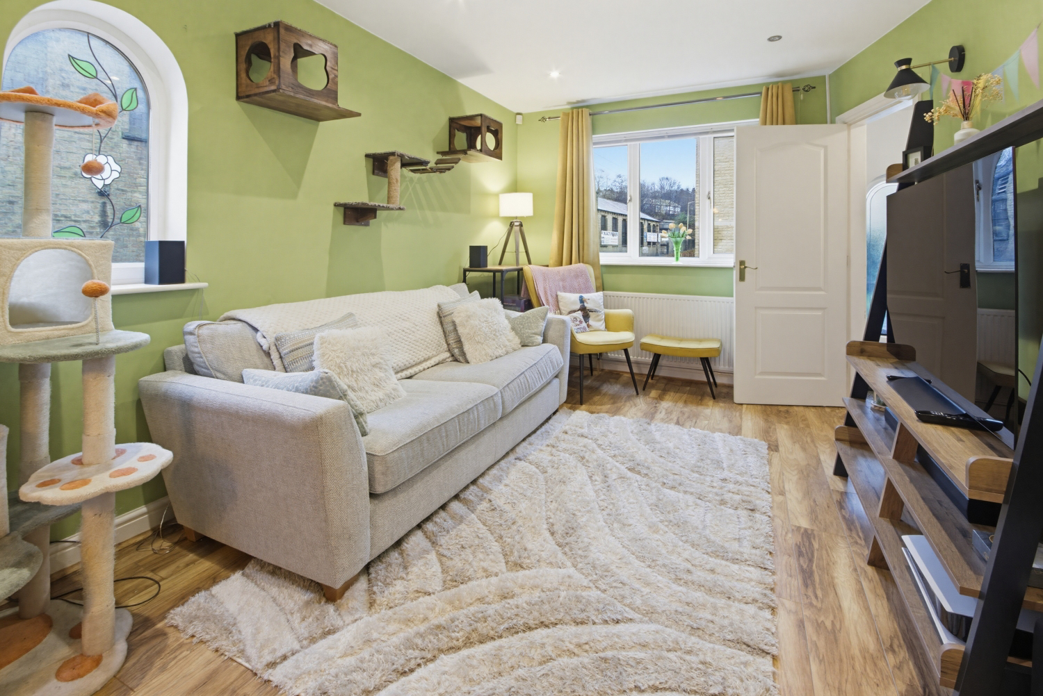 8 BIRKS ROAD, LONGWOOD, HUDDERSFIELD, HD3 4TD