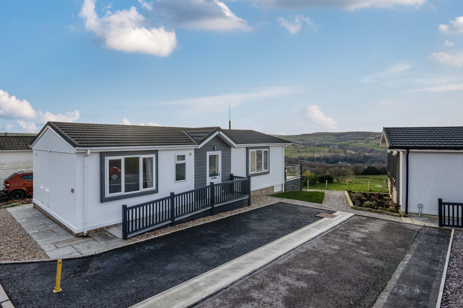 LADSTONE PARK, SOWERBY BRIDGE, WEST YORKSHIRE, HX6