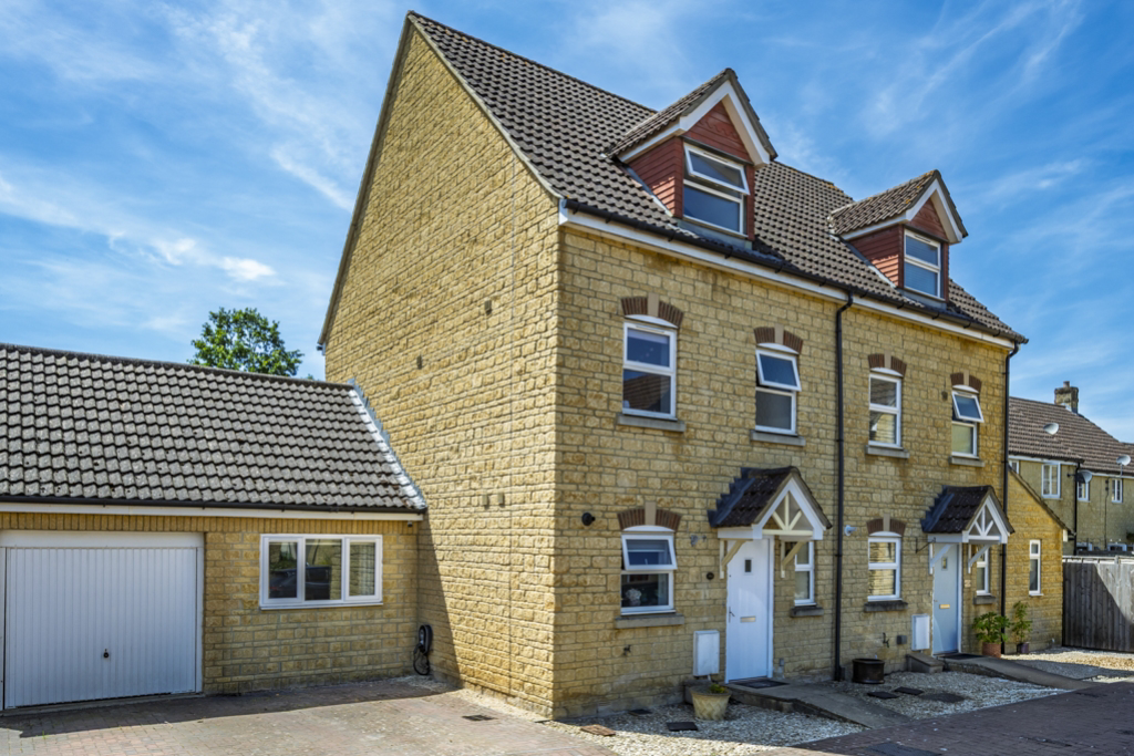 Avenue De Gien, Malmesbury, Wiltshire, SN16