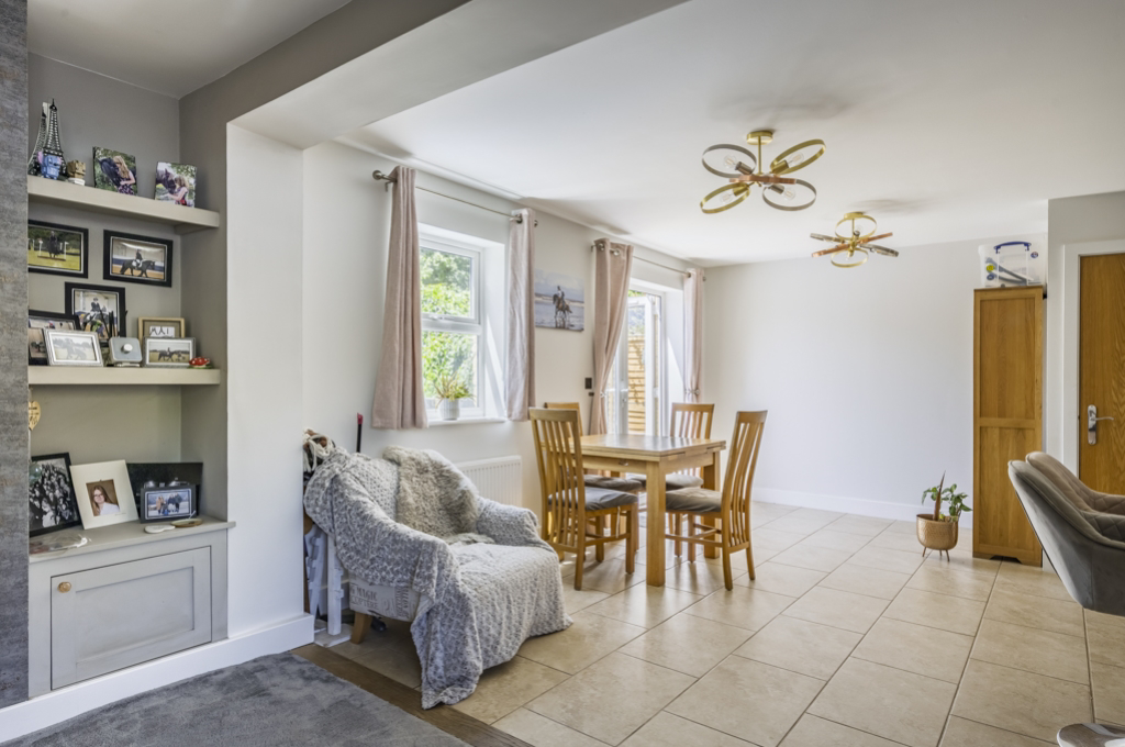 Avenue De Gien, Malmesbury, Wiltshire, SN16, photo 4