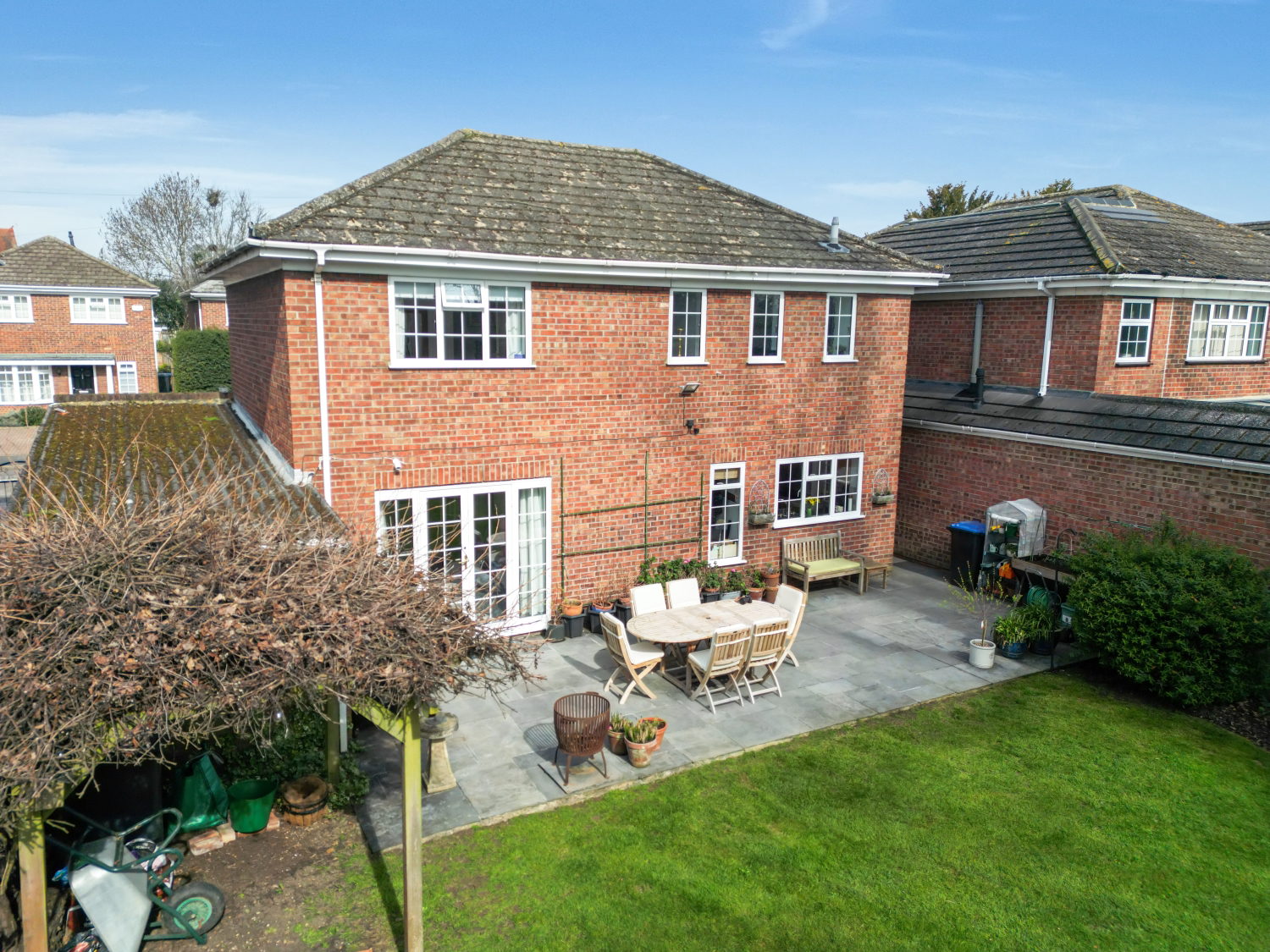 Vicarage Court, Egham, TW20 8NS, photo 2