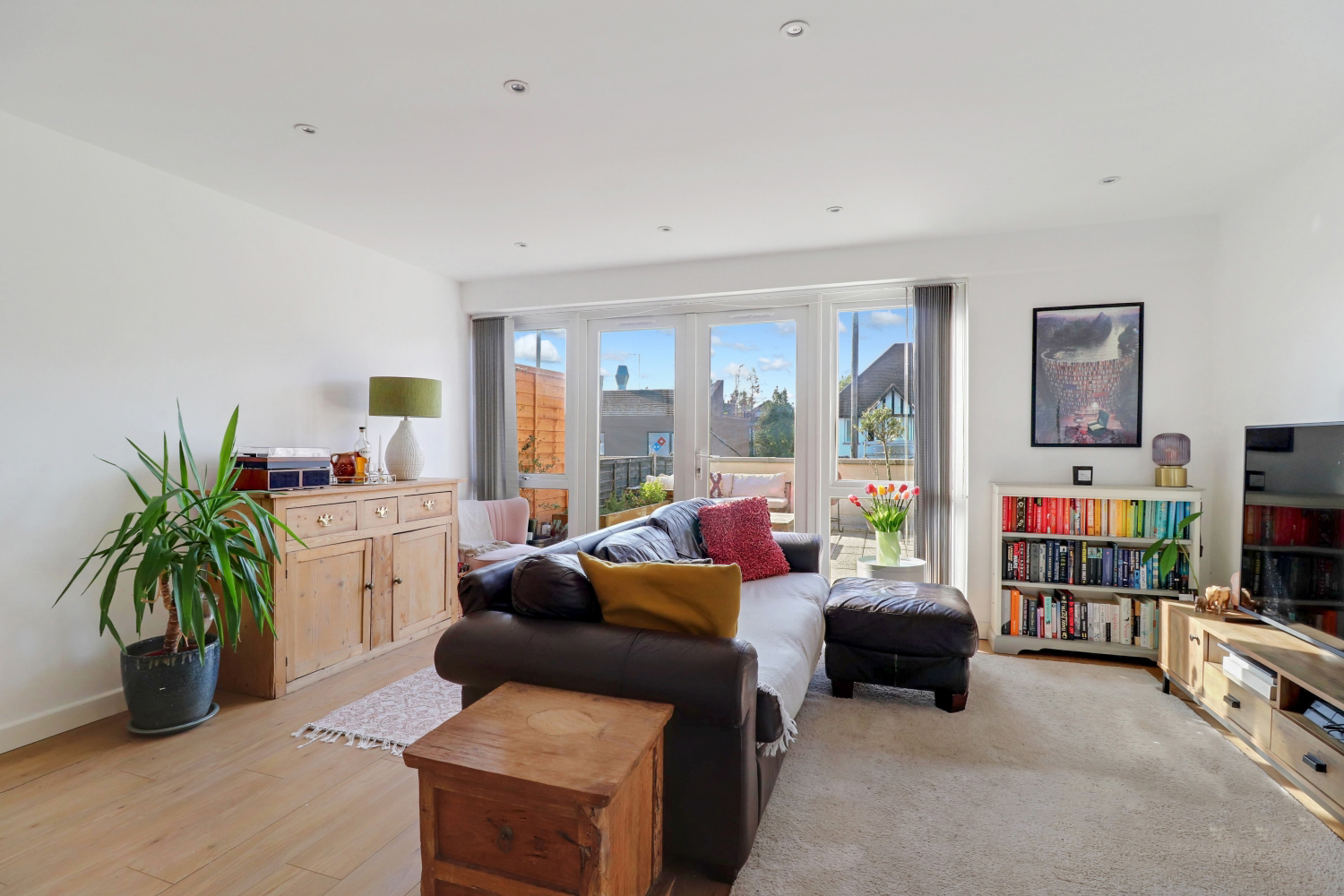 42 Woodbridge Hill, Guildford, photo 2