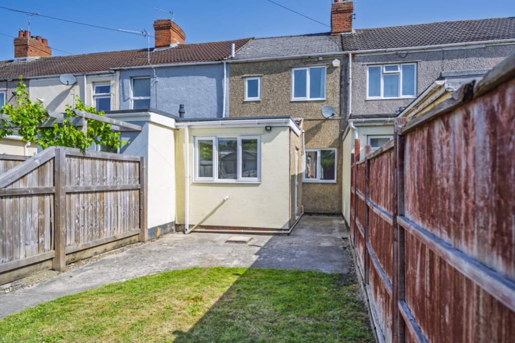 2 Bedroom House - Ferndale Road, Swindon, SN2, photo 6