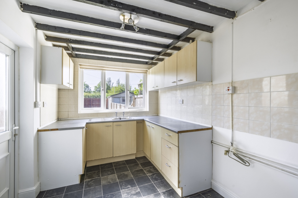 2 Bedroom House - Ferndale Road, Swindon, SN2, photo 12