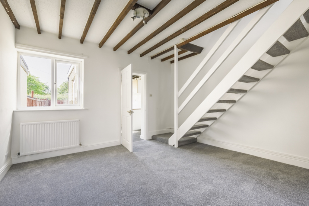 2 Bedroom House - Ferndale Road, Swindon, SN2, photo 11