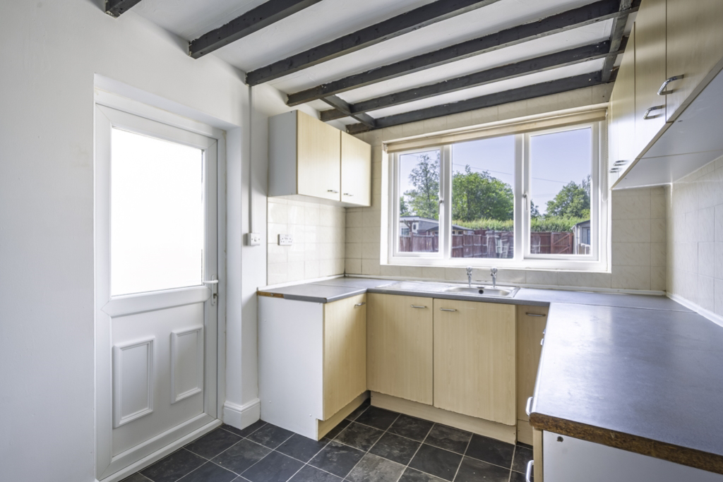 2 Bedroom House - Ferndale Road, Swindon, SN2, photo 14