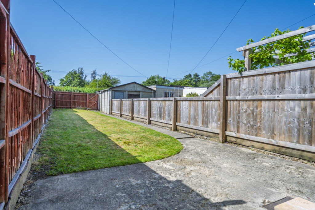 2 Bedroom House - Ferndale Road, Swindon, SN2, photo 7