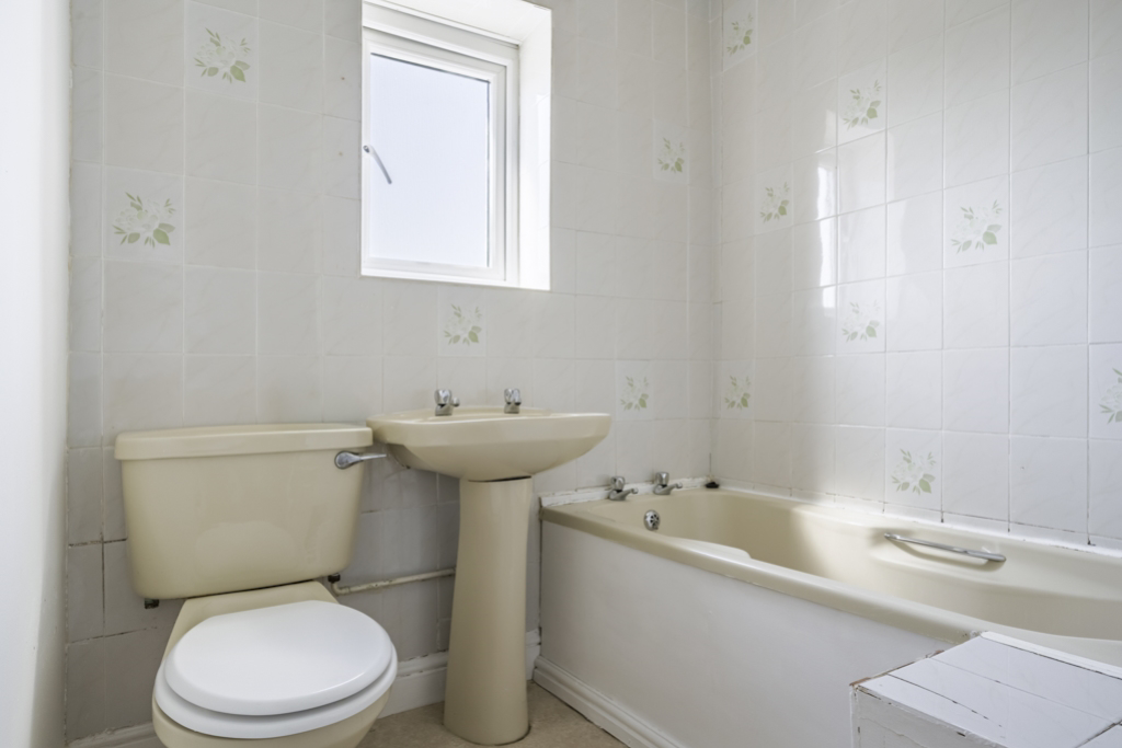 2 Bedroom House - Ferndale Road, Swindon, SN2, photo 17