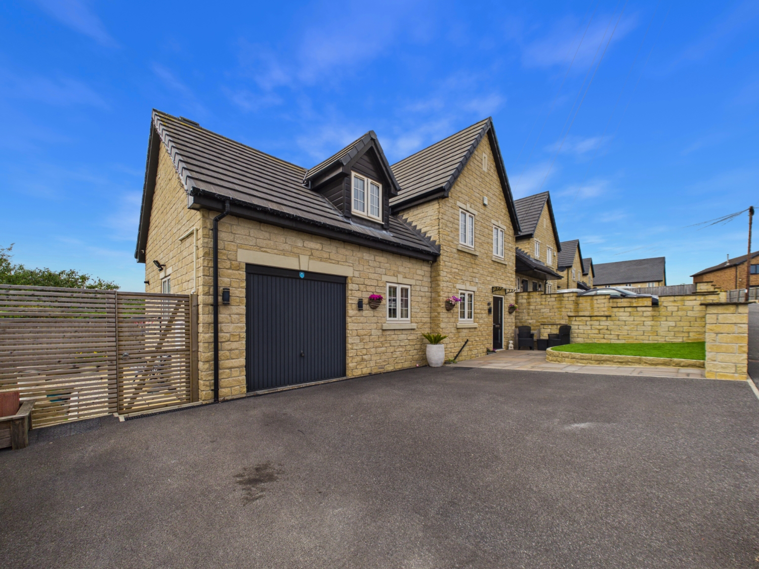 Moat Hill Farm Drive, Birstall, photo 31