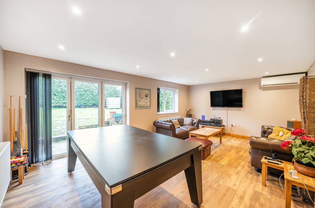 13 High Ash Crescent, Leeds, photo 3