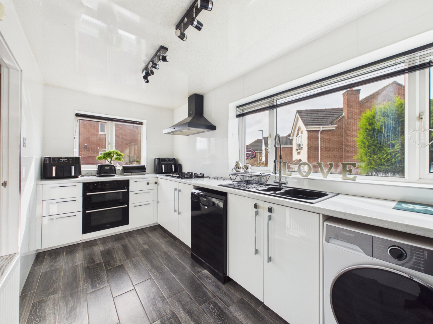 Bradford Road, Tingley, Wakefield, West Yorkshire, WF3, photo 4
