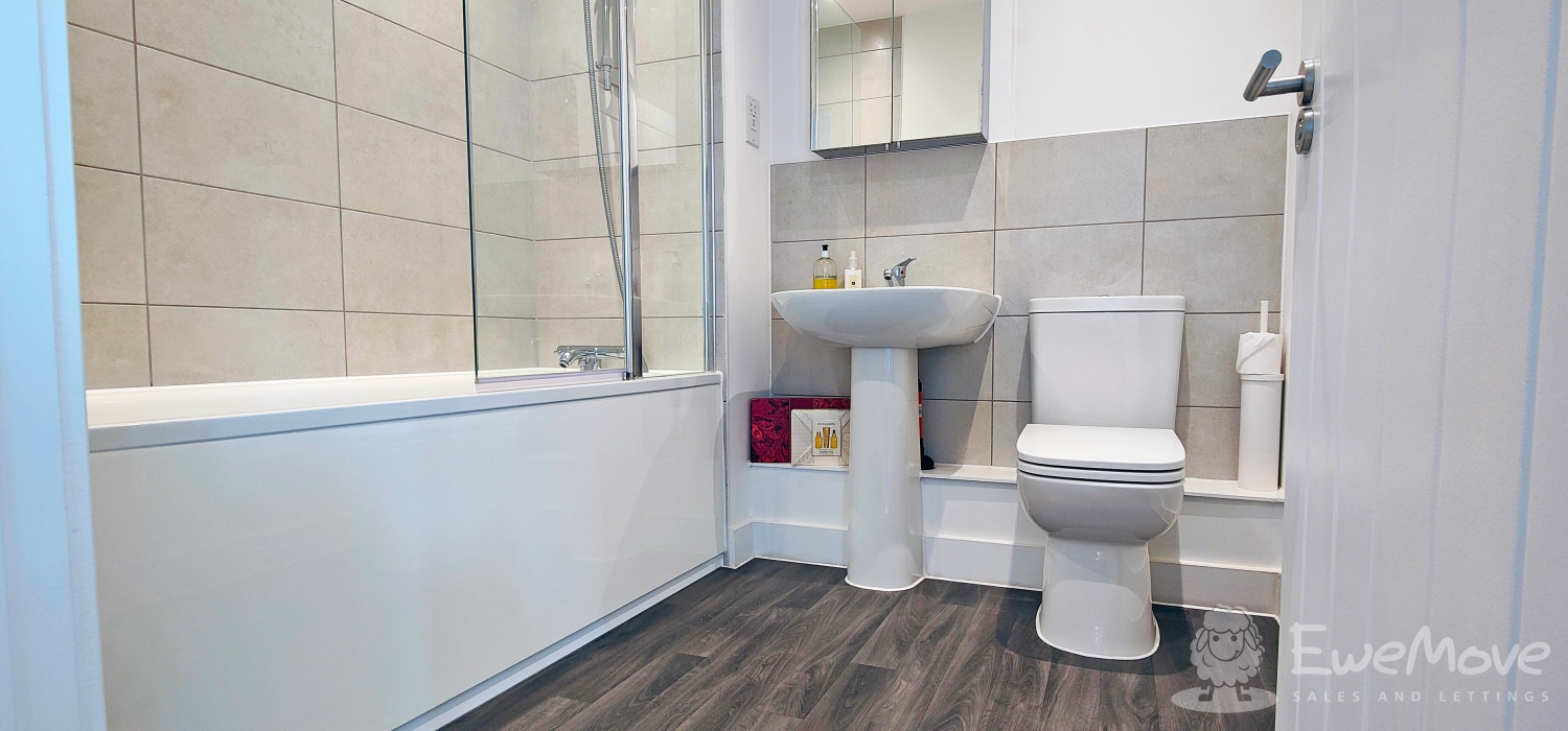 Cherry Hinton Close, Ebbsfleet Valley, Kent, DA10, photo 9