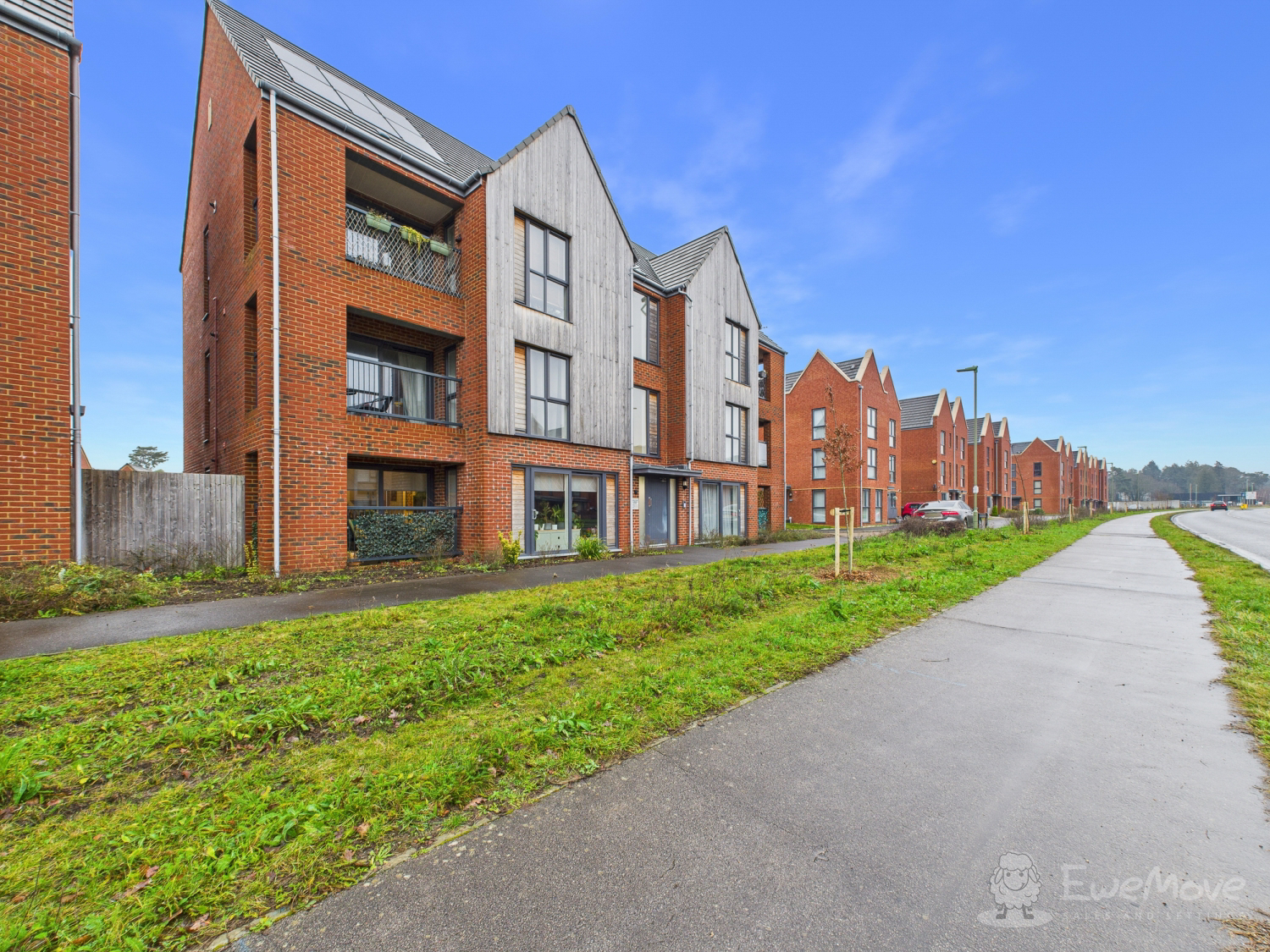 Louisburg Avenue, Bordon, Hampshire, GU35, photo 6