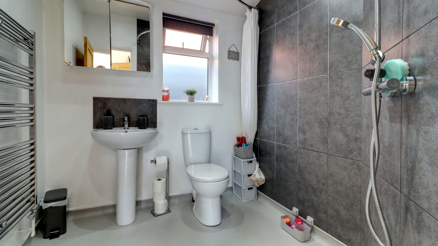 17. Annex shower room