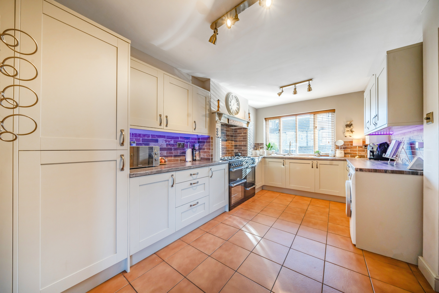 5 FERN LEA, HOLLINGWORTH, HYDE, SK14 8L, photo 4