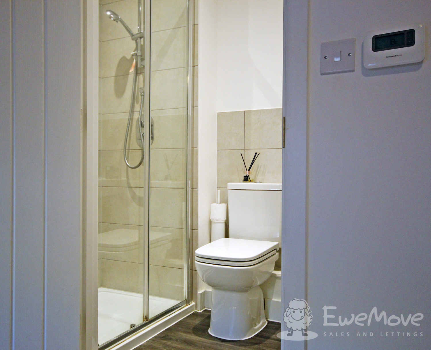 Cherry Hinton Close, Ebbsfleet Valley, Kent, DA10, photo 6