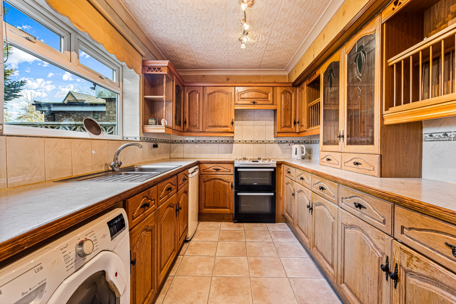 10 Churchill Drive, Upper Bruntingthorpe, Lutterworth, photo 3