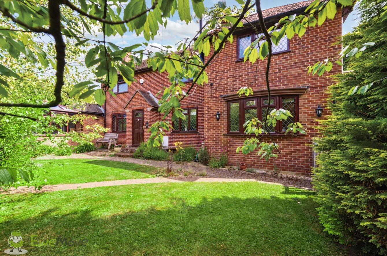 Dix Hill, Pamber Green, Tadley, Hampshire, RG26, photo 2