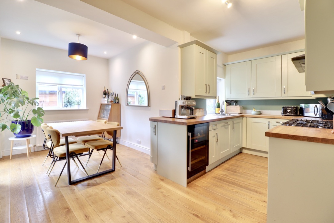 Sunnybank Crescent, Yeadon, Leeds, LS19 7TE, photo 2
