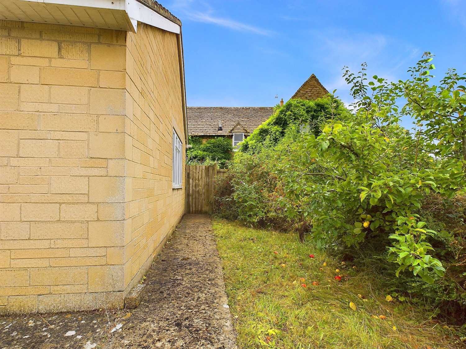 19 WILLOW GROVE, SOUTH CERNEY, CIRENCESTER, photo 6