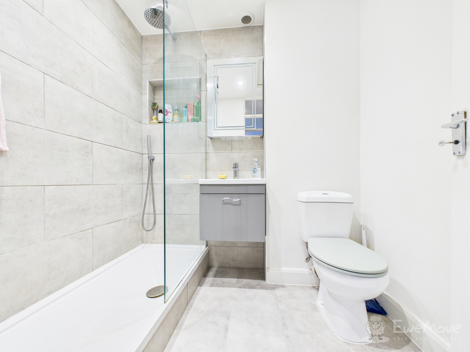 Hollybrook Court Chalet Hill, Bordon, Hampshire, GU35, photo 6