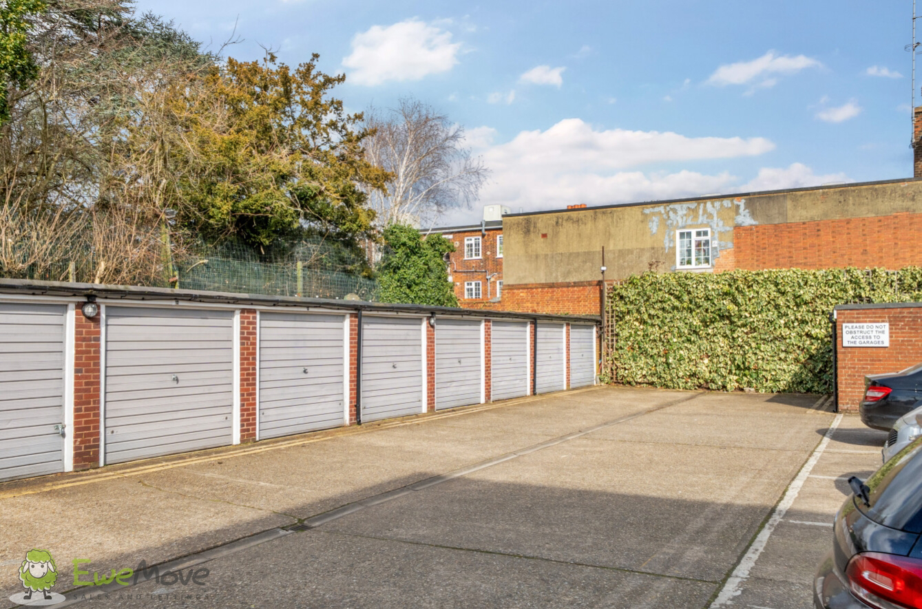 The Fountains, Ballards Lane, London, N3, photo 2