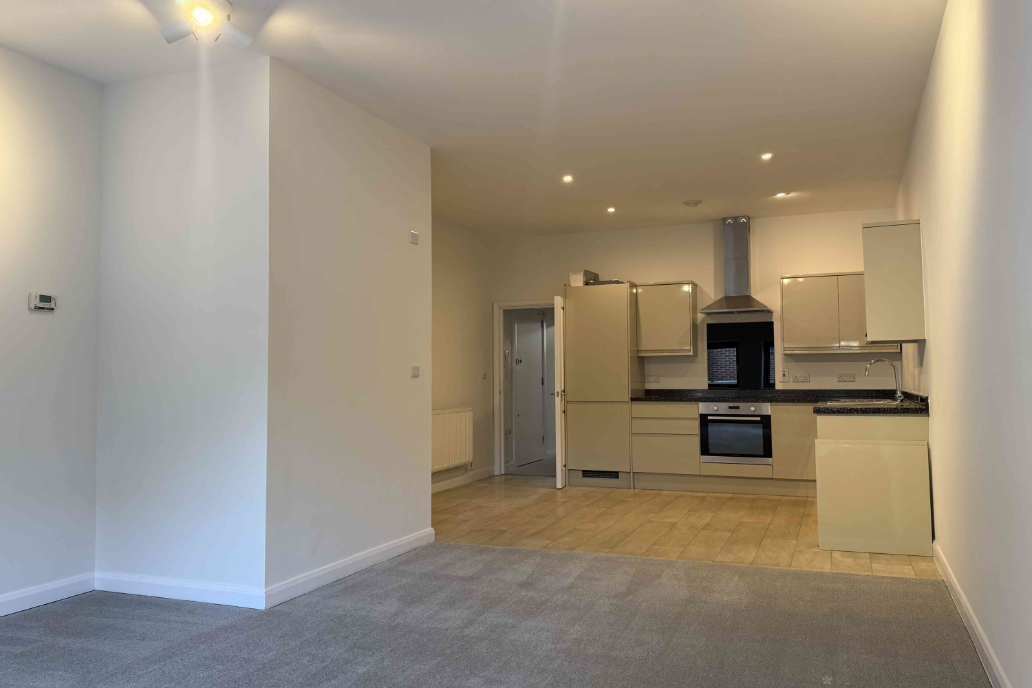 1 Kings Head Alley, Leatherhead, Surrey, KT22, photo 3