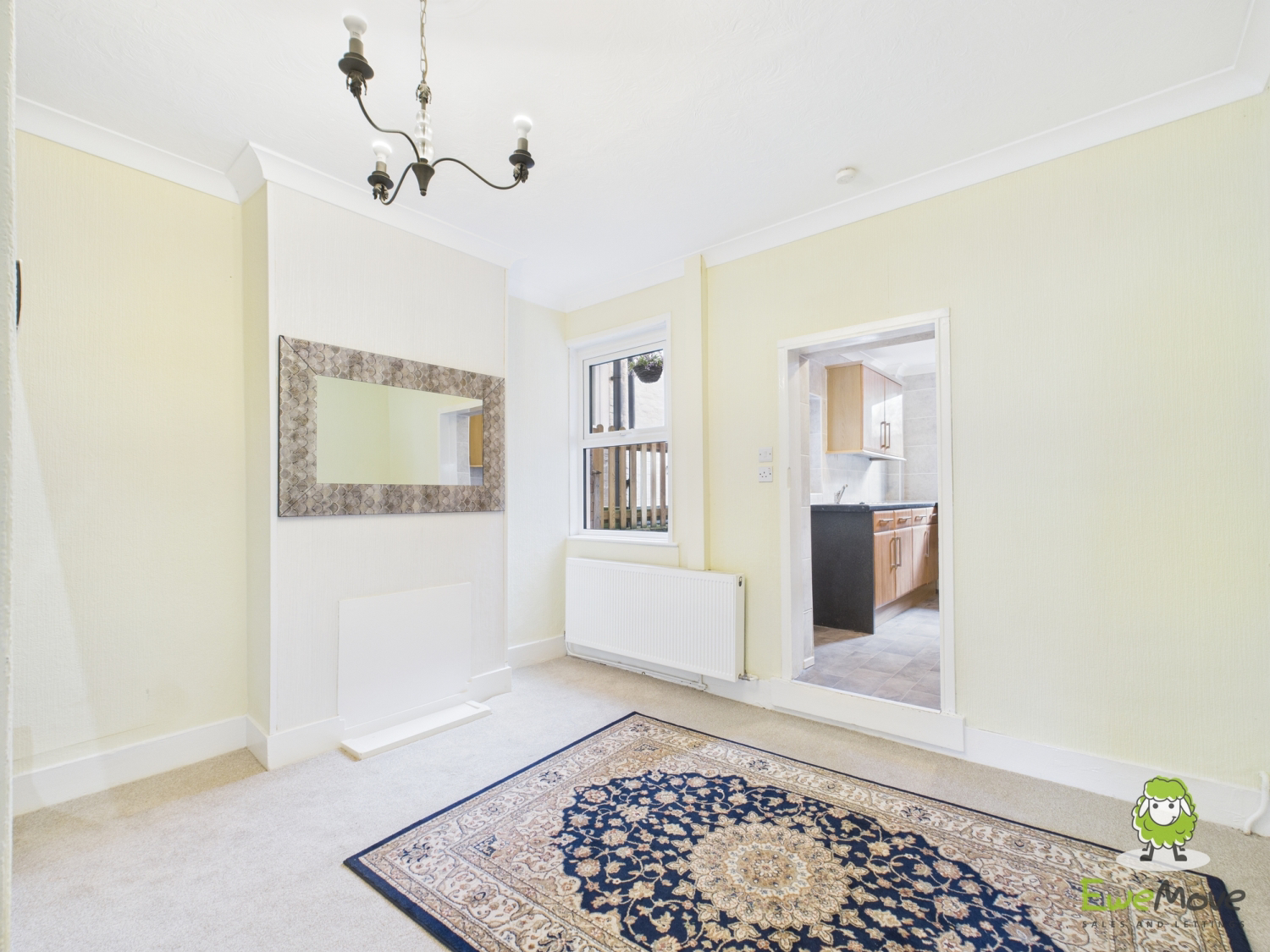 EweMove Basingstoke Estate Agents 78 Winchester Road -Dining room