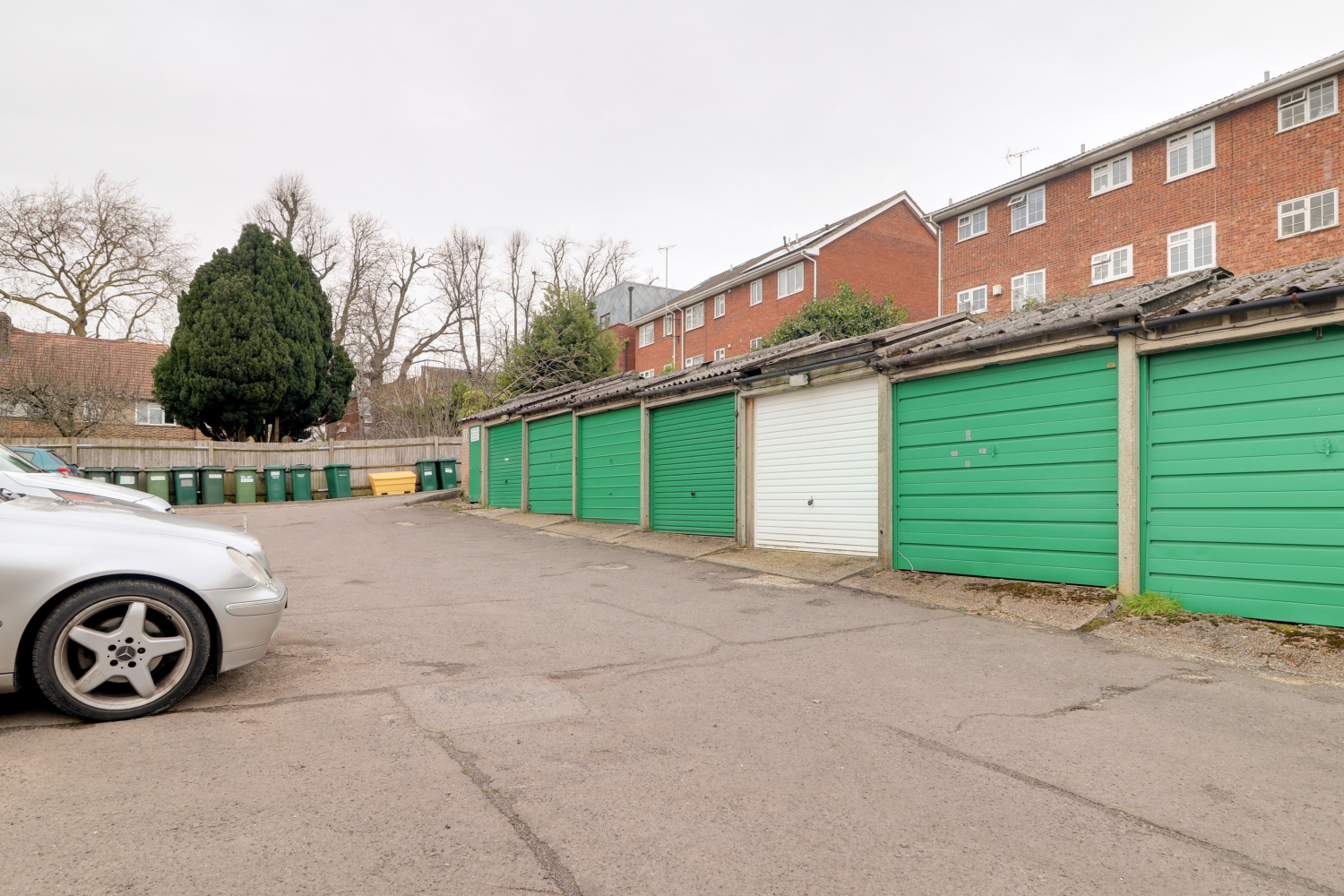 Woodside Court, Woodside Avenue, London, N12, photo 11