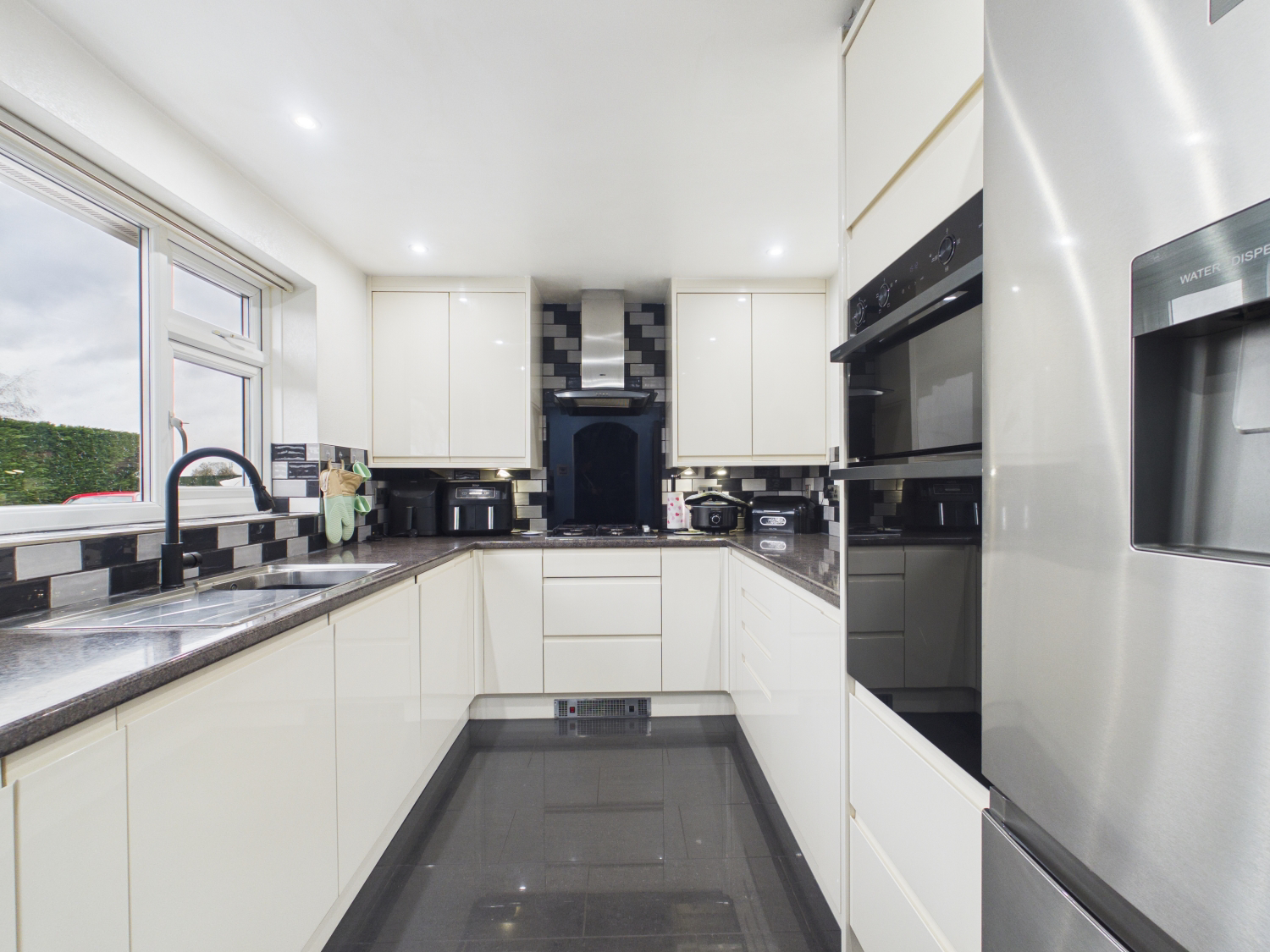 10 Hawkins Close, Hinckley, photo 5