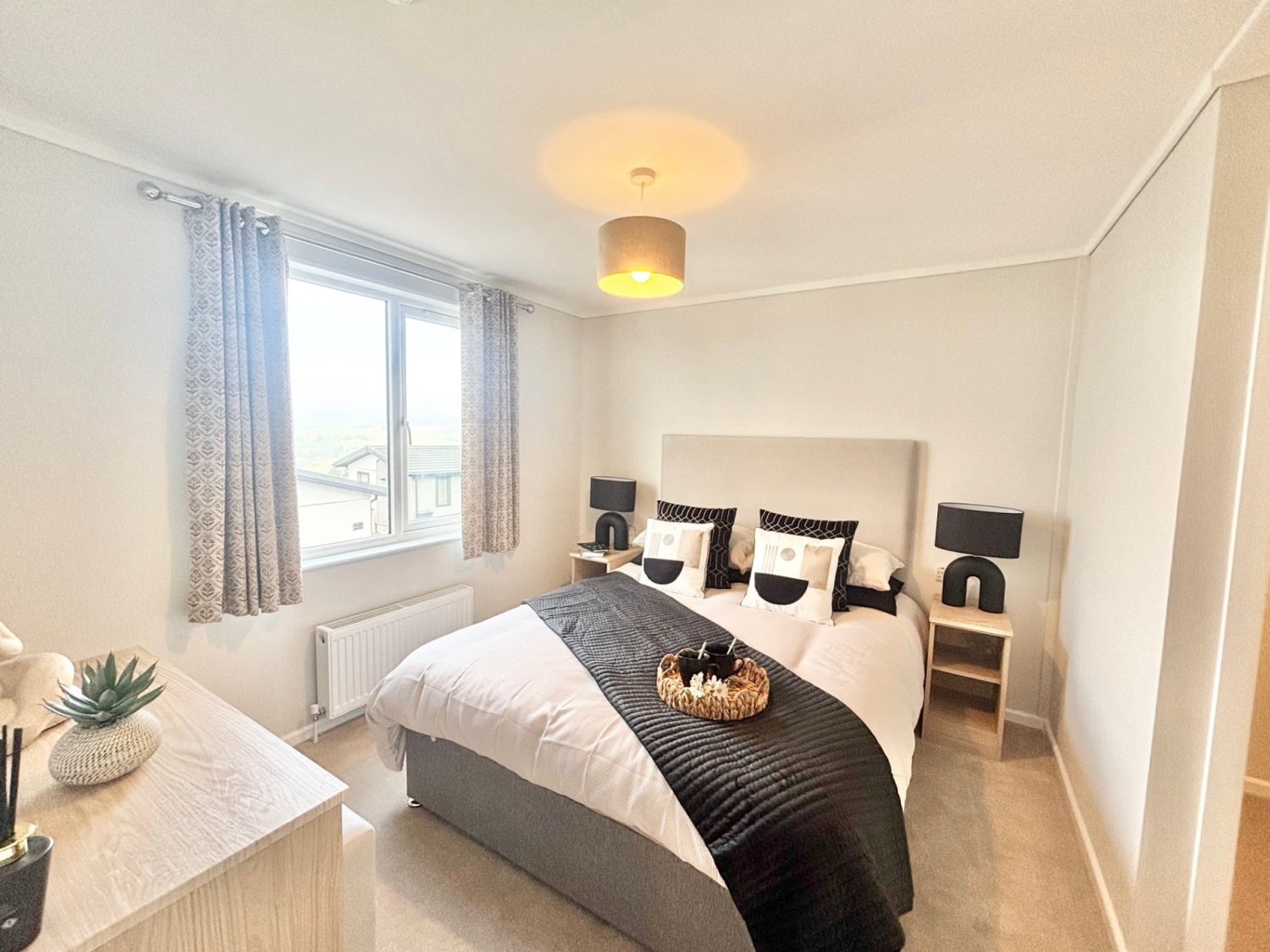 18  Ladstone Park, Norland, Sowerby Bridge, photo 3