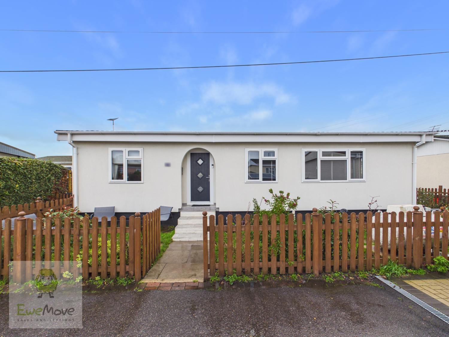 Larch Crescent, Hoo Marina Park, Rochester ME3 9TQ, photo 3