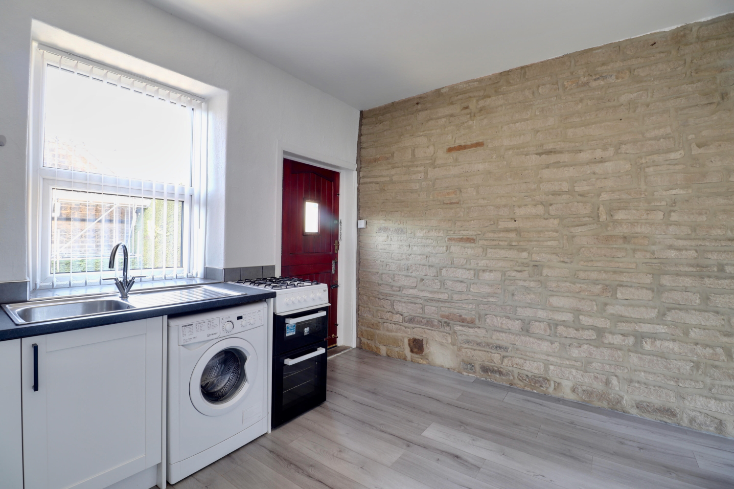 94 Henshaw Lane Yeadon, Leeds, photo 8