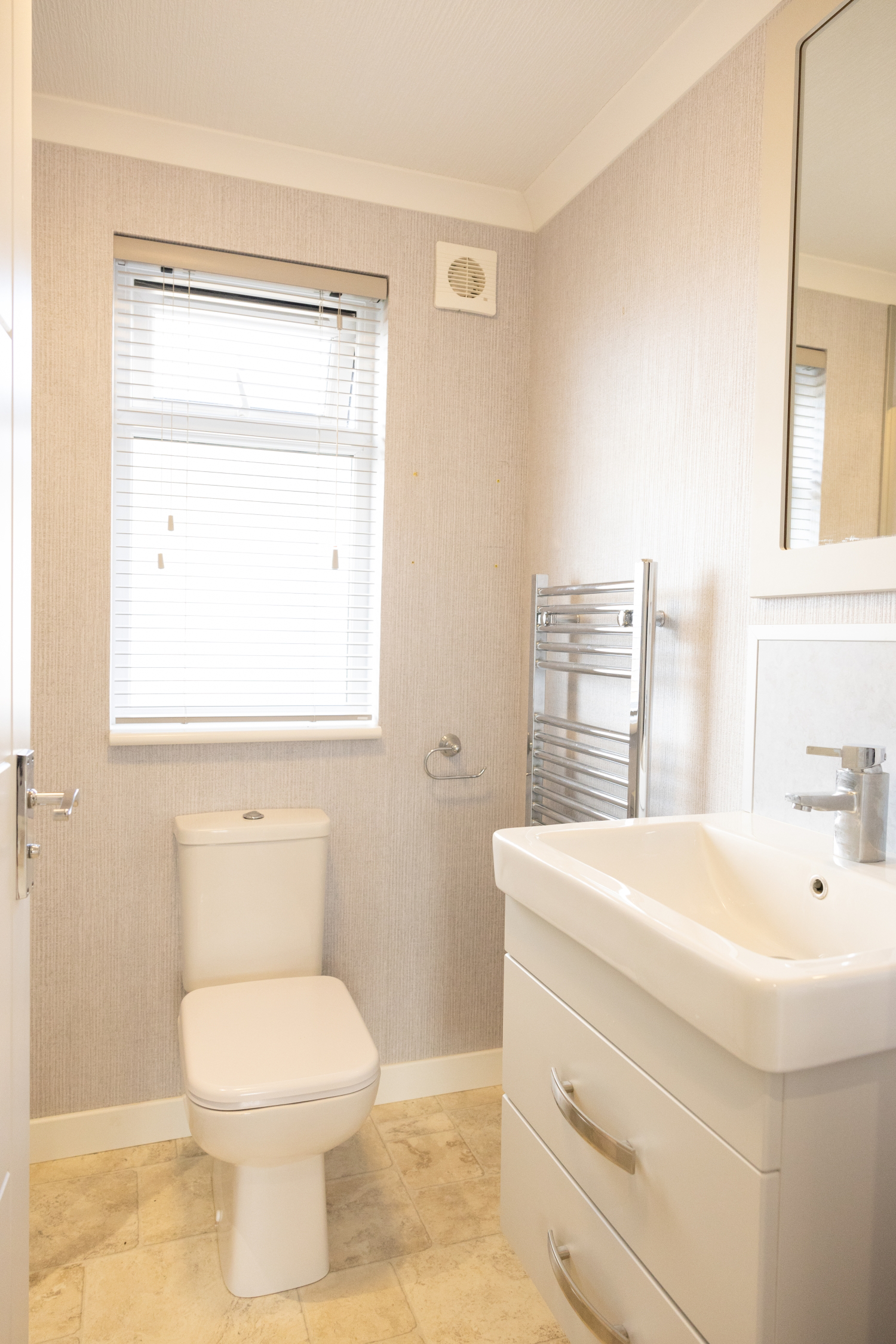 2 Meadowside Way, Yarwell Mill Country Park, Peterborough, photo 8