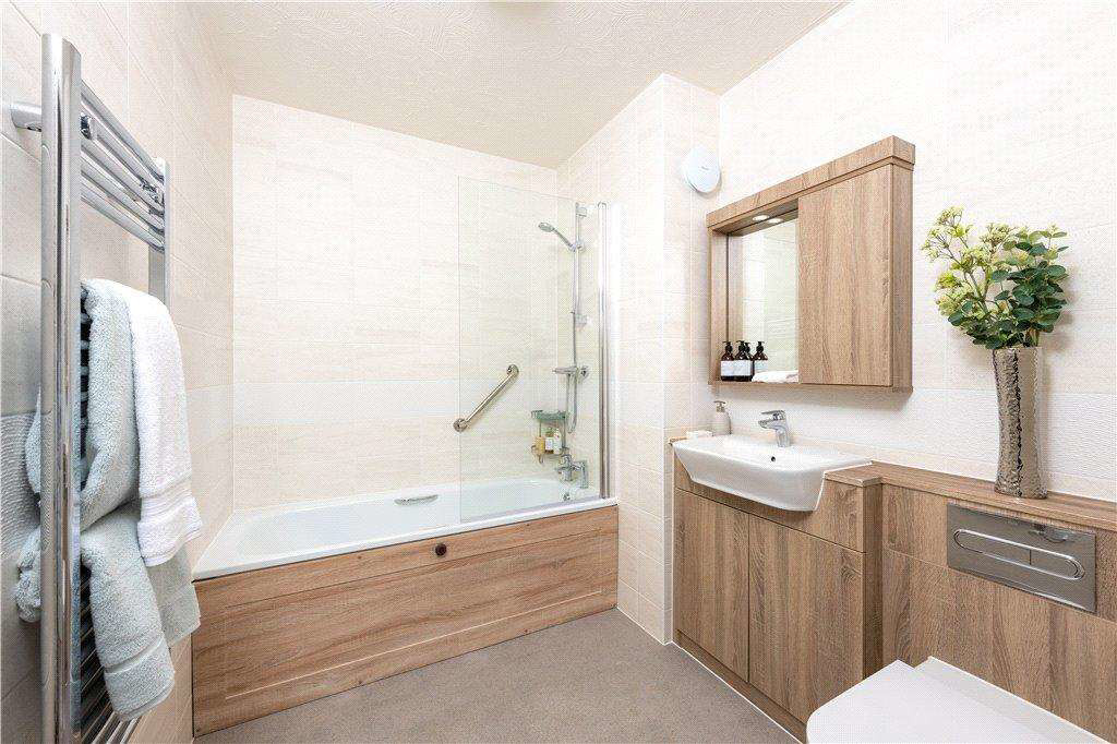 134 Great Tattenhams, Epsom KT18 5SF, photo 5