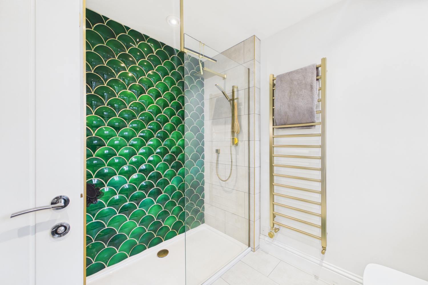 EweMove Spalding - Penny Gate - Family bathroom