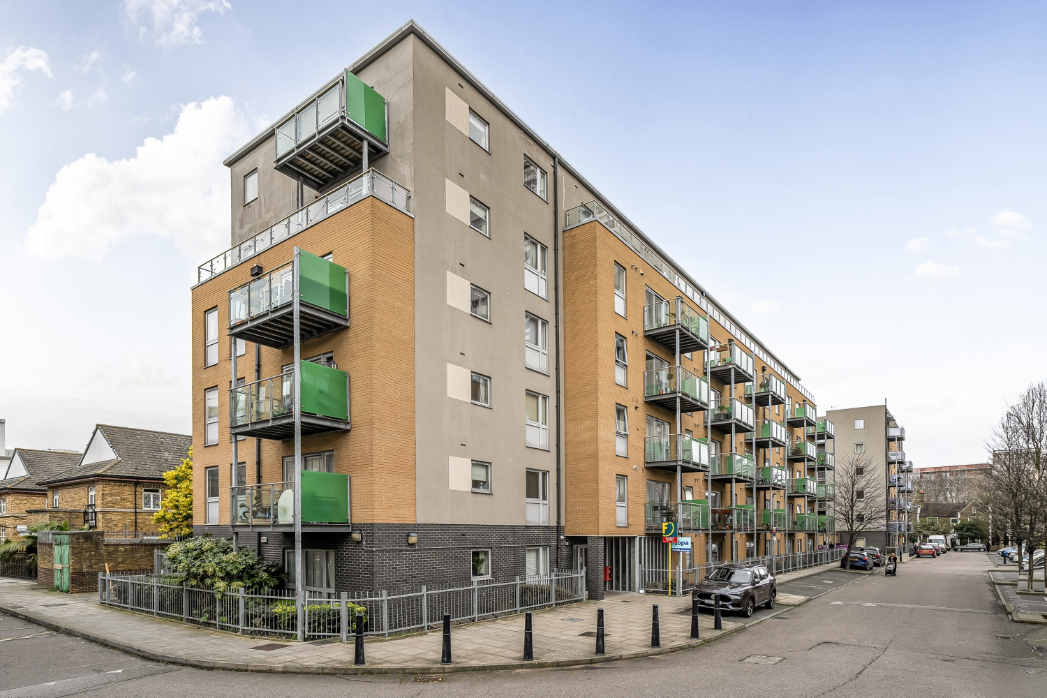 SAUNDERS APARTMENTS, MERCHANT STREET,  E3, photo 2